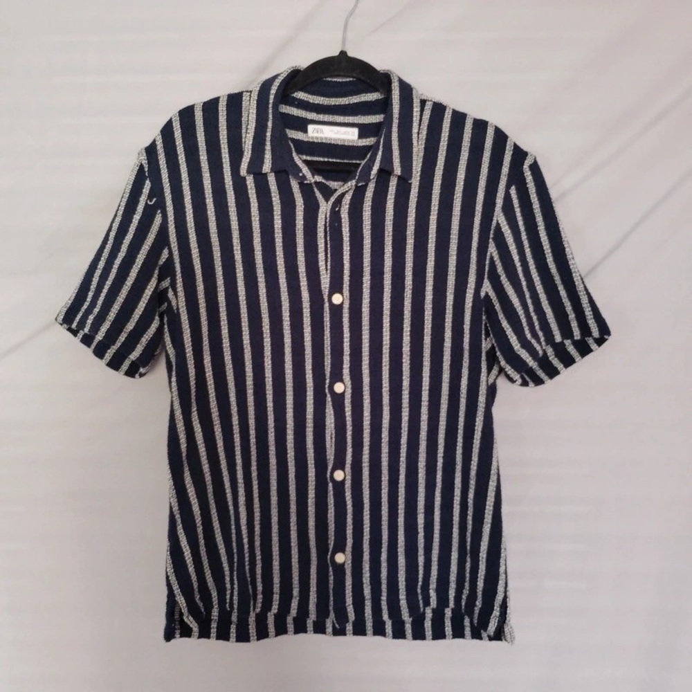 Zara Men’s Navy and White Vertical Stripe Button-Down Shirt